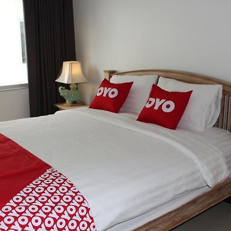 Oyo 75409 Premium The Family Hotel Чіангмай Екстер'єр фото